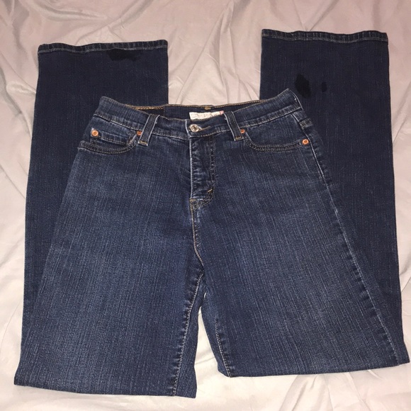 EUC Levi Women’s Jean - Picture 1 of 4